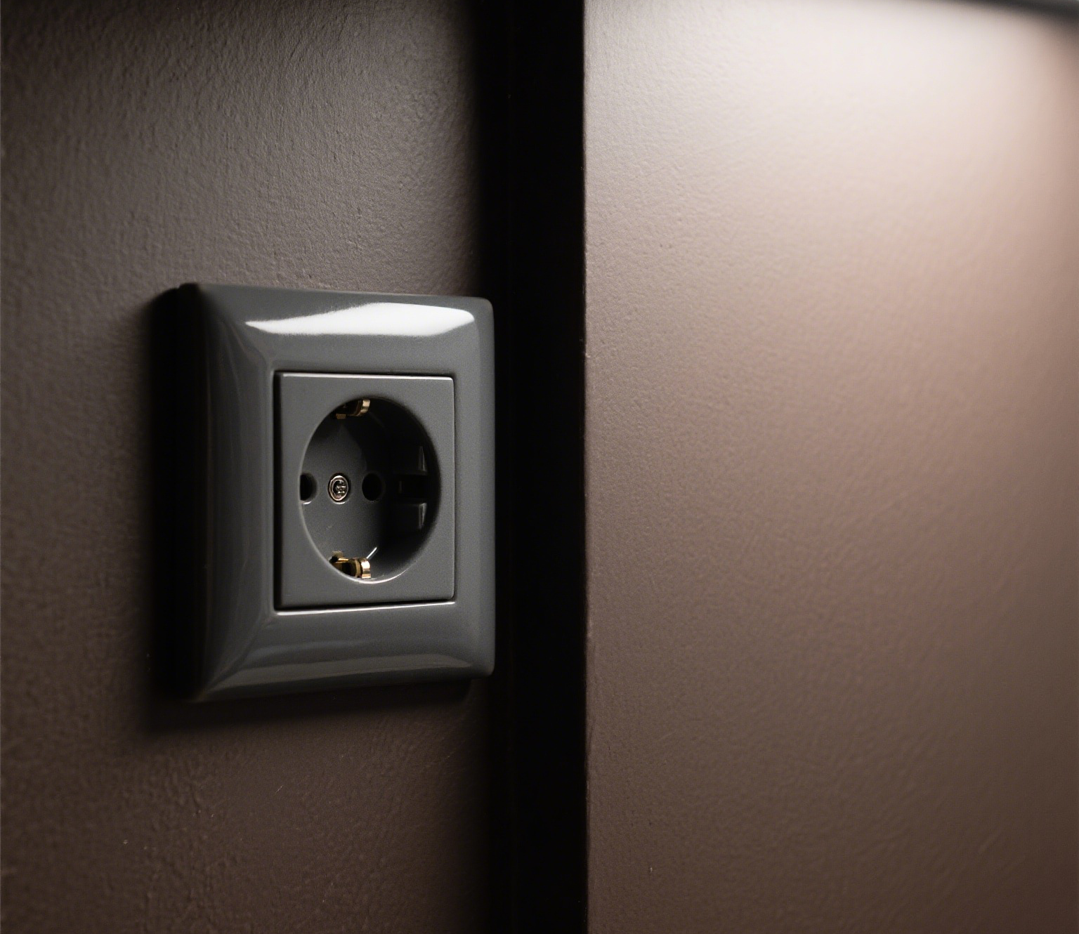 Salida el&eacute;ctrica decorativa en la pared